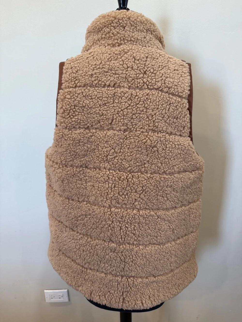 Tuckernuck camel leather and shearling reversible Beckham vest - Picture 6 of 11